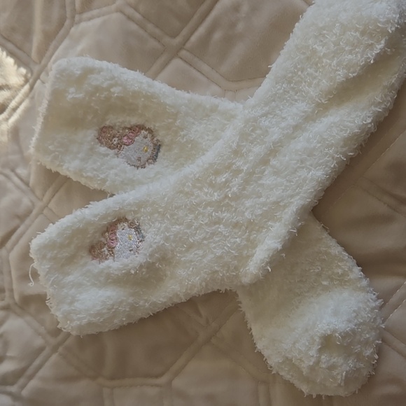 Hello Kitty socks 2 pk set. Butter yellow and white Fluffy socks - Picture 3 of 4
